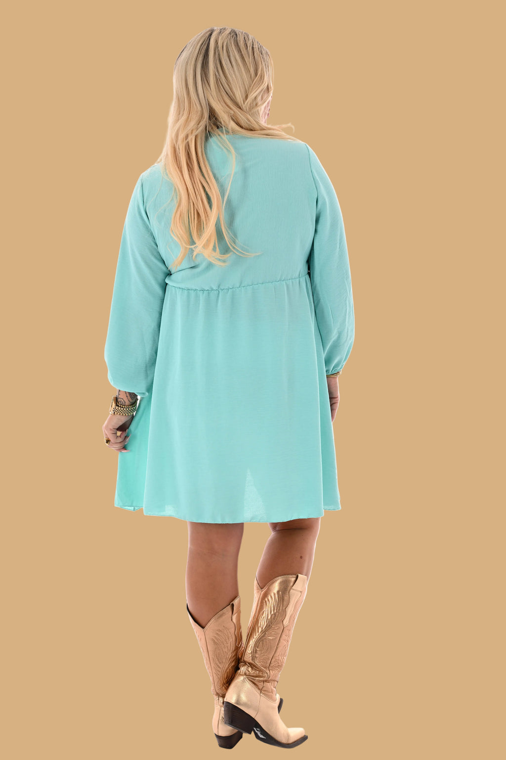 Short long-sleeved dress with bow