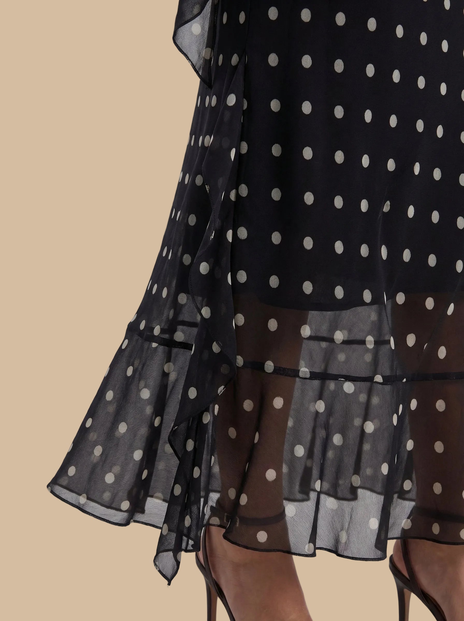 ✨Vestido Negro que Estiliza | Elegante de Lunares