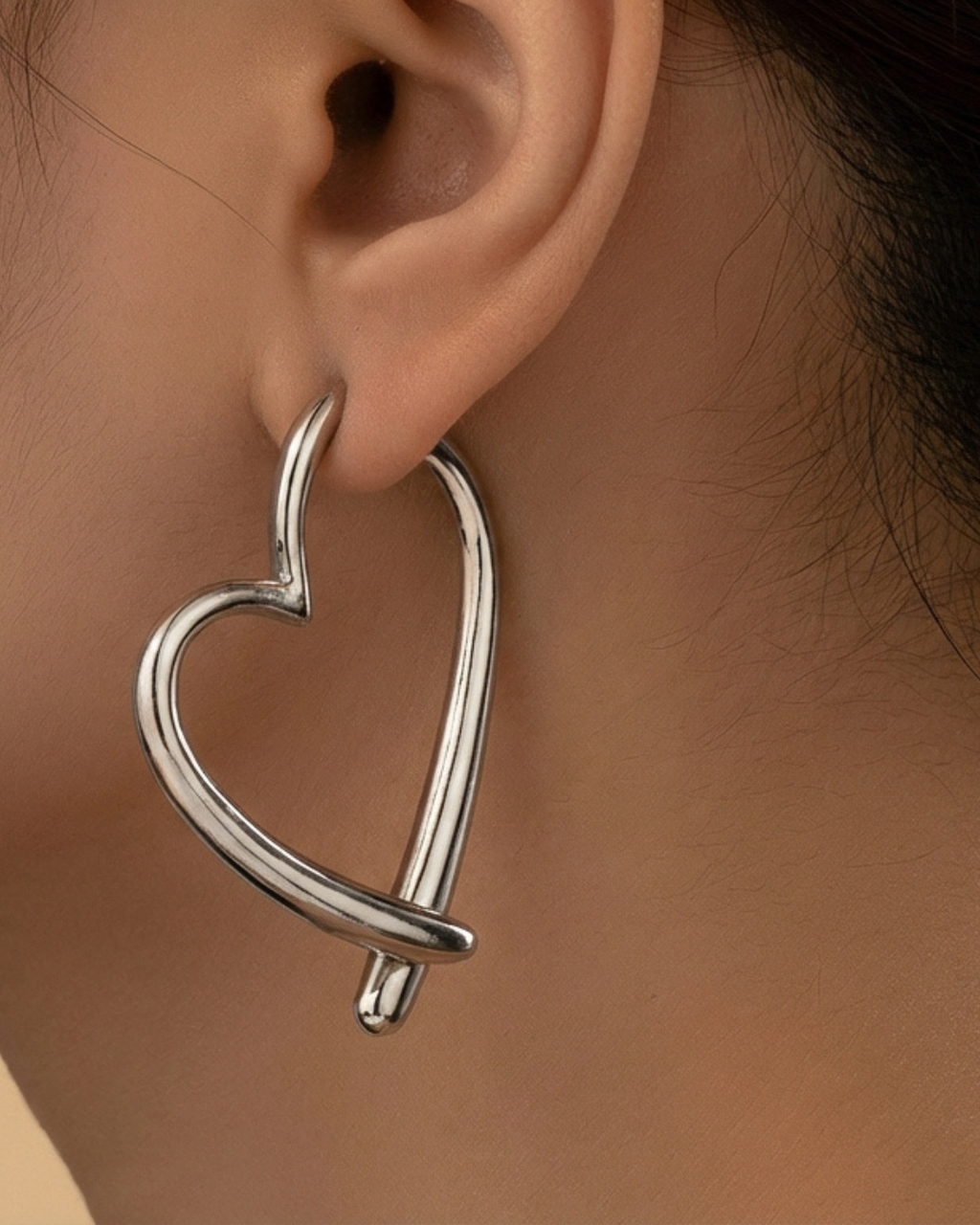 Amouré Heart Earrings