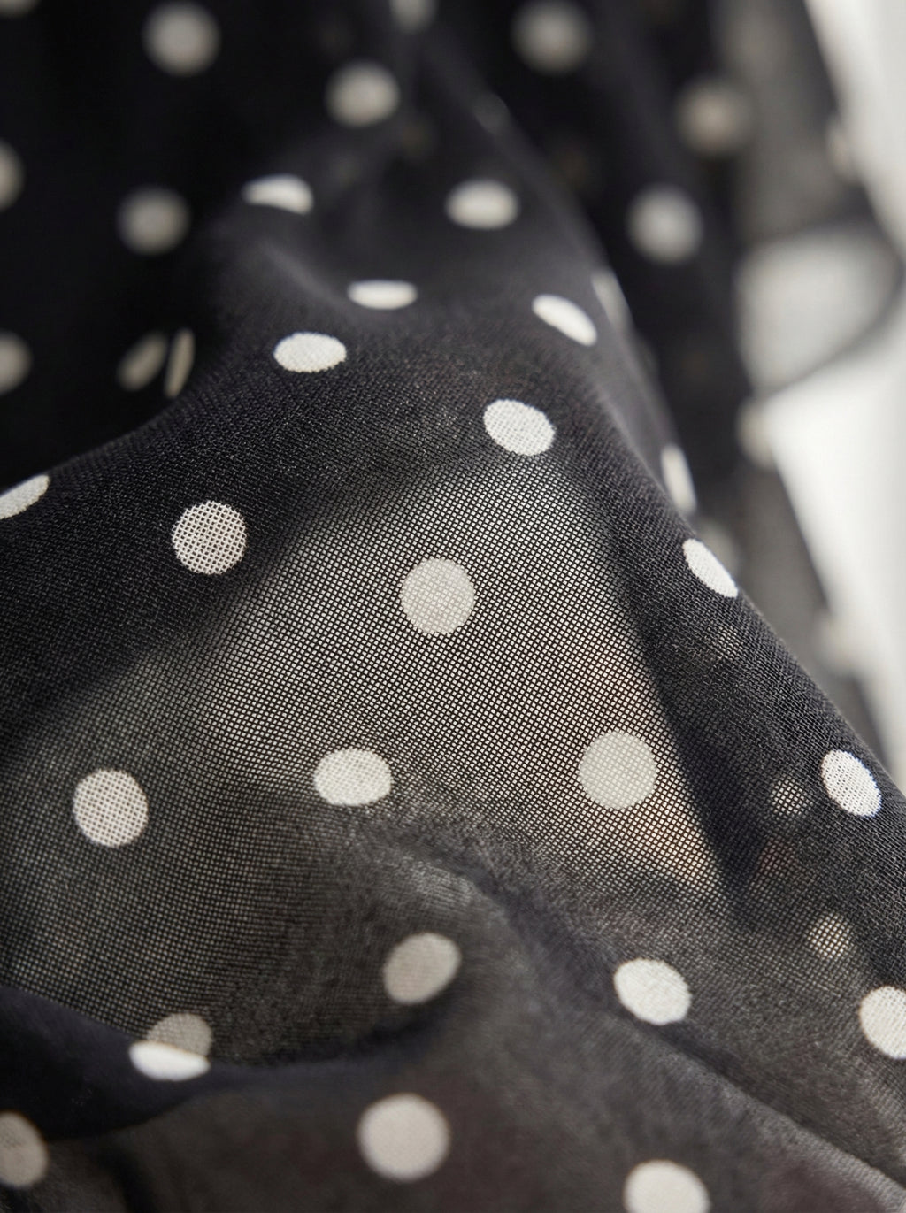 ✨Vestido Negro que Estiliza | Elegante de Lunares